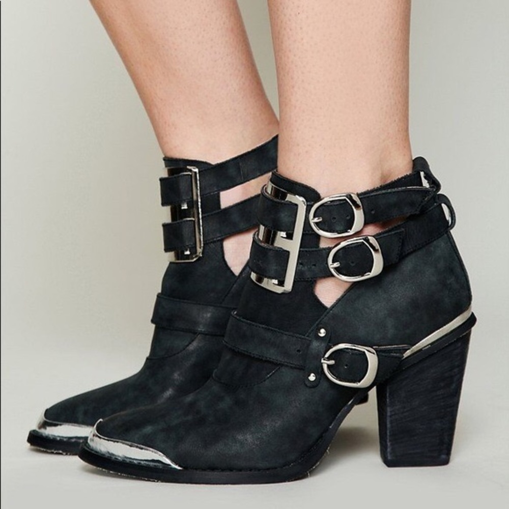 Jeffrey Campbell Linda Boot size 7